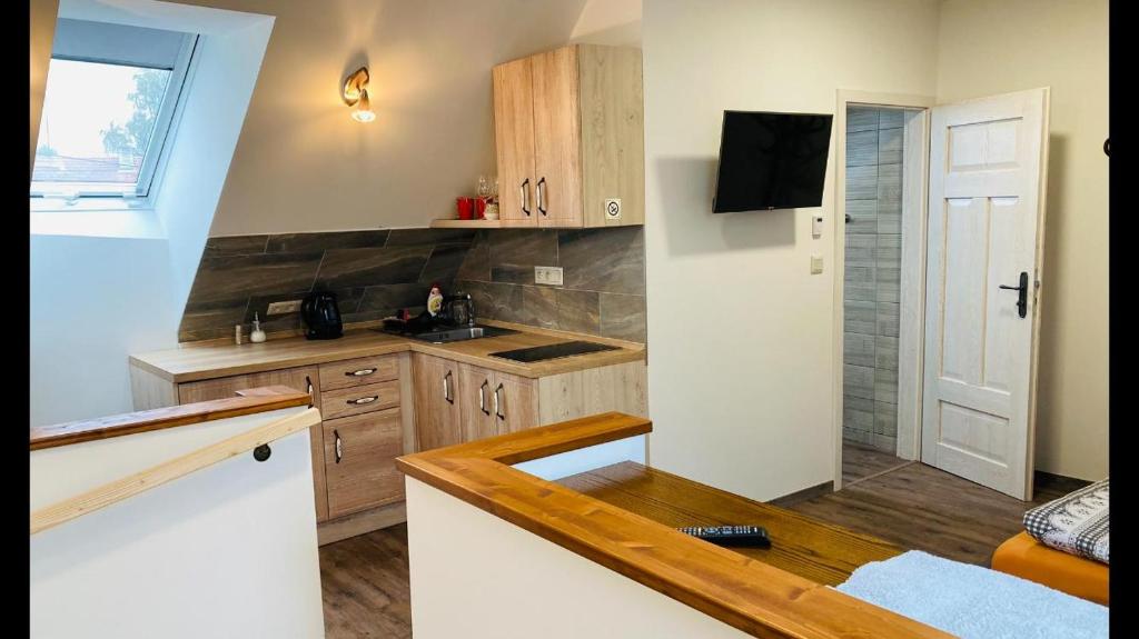 Kuchyň nebo kuchyňský kout v ubytování Penzion, Restaurace Jaro Věšín Brdy