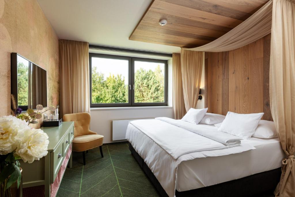 Postel nebo postele na pokoji v ubytování HERBARIUM boutique hotel