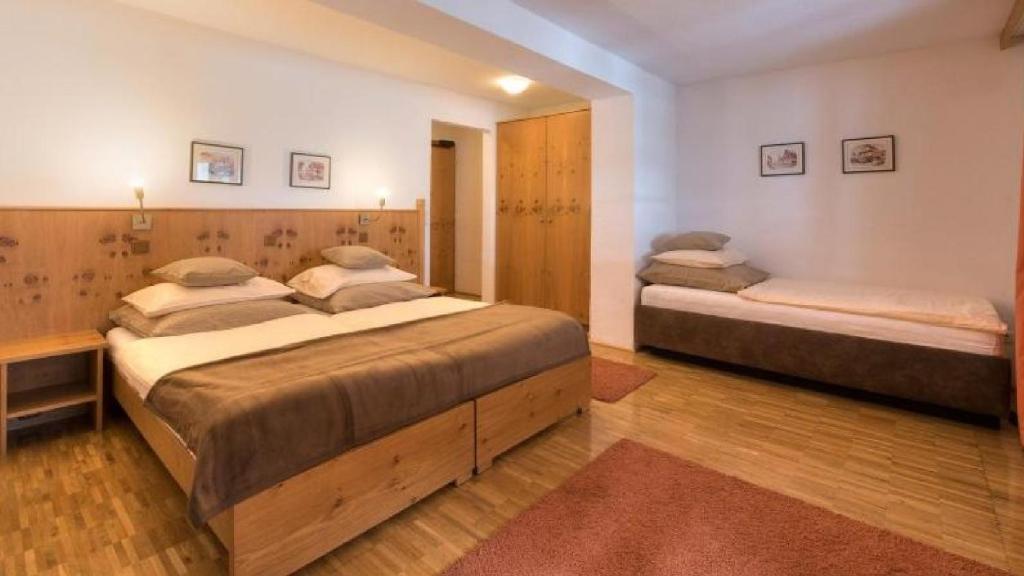 Haus Karl Murr - Habitación Triple Con Balcón