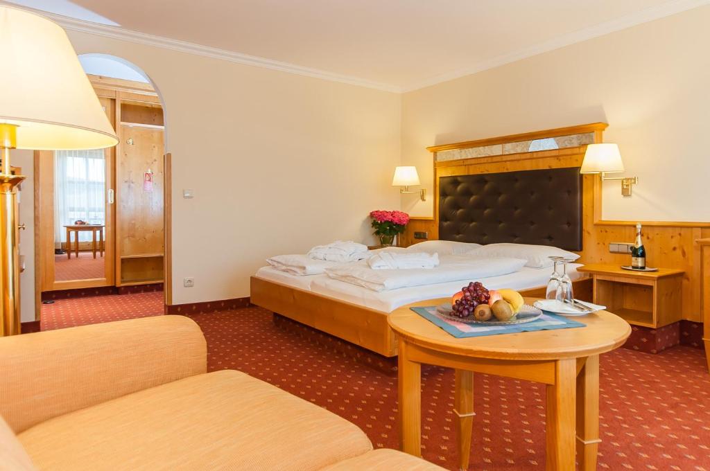 Postel nebo postele na pokoji v ubytování Hotel Amberger Hof