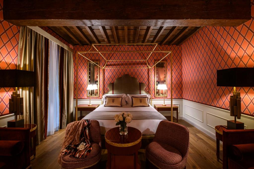 
A bed or beds in a room at IL Tornabuoni Unbound
