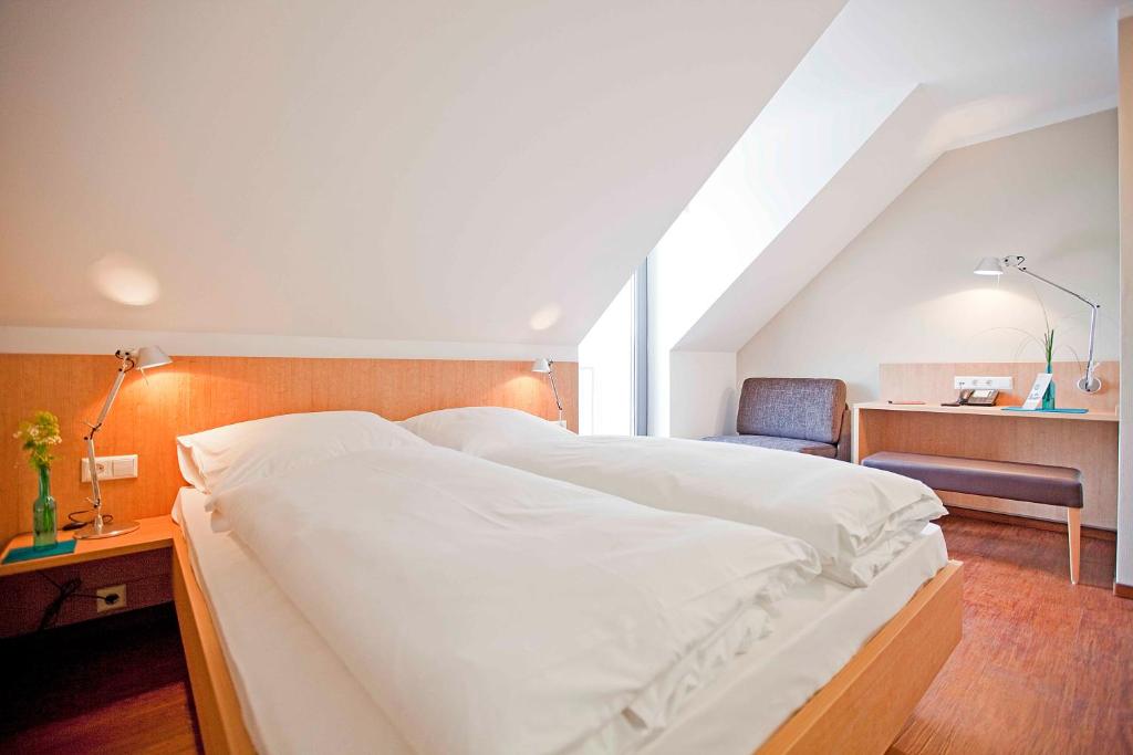 Postel nebo postele na pokoji v ubytování Sebcity Hotel