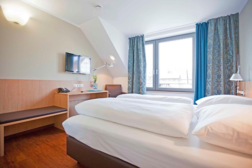 Postel nebo postele na pokoji v ubytování Sebcity Hotel