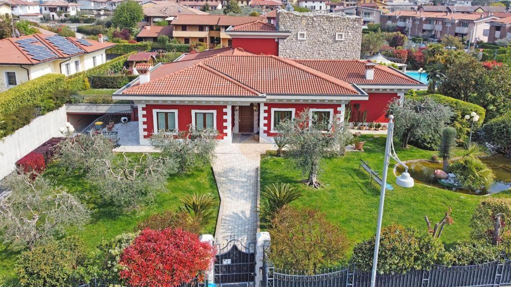 Budova, v ktorej sa vila nachádza