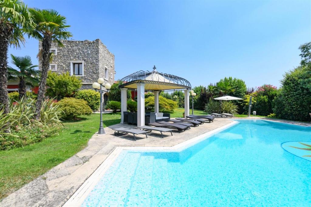 Bazén v ubytovaní Private Luxury Villa with Pool alebo v jeho blízkosti