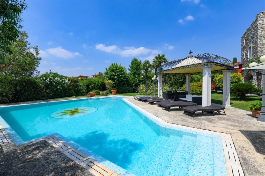 Bazén v ubytovaní Private Luxury Villa with Pool alebo v jeho blízkosti