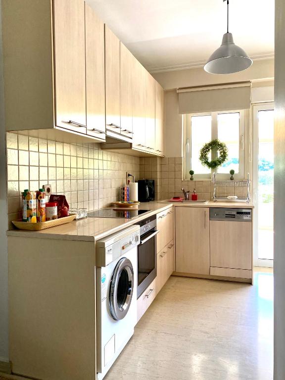 Kuchyňa alebo kuchynka v ubytovaní Marousi Boutique Apartment