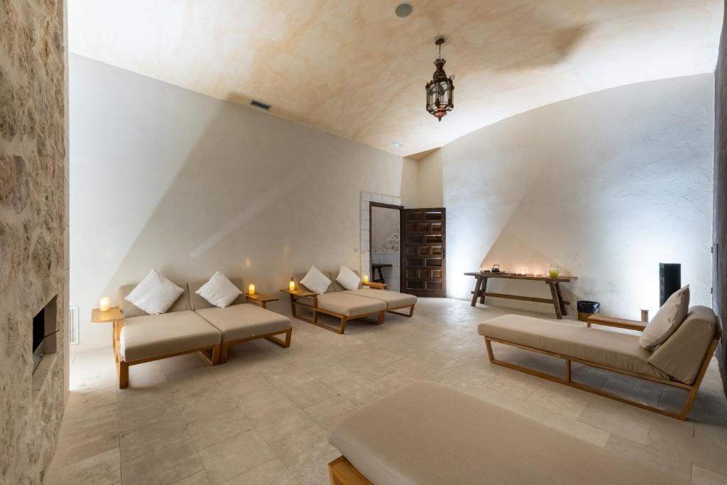 A seating area at Castilla Termal Monasterio de Valbuena