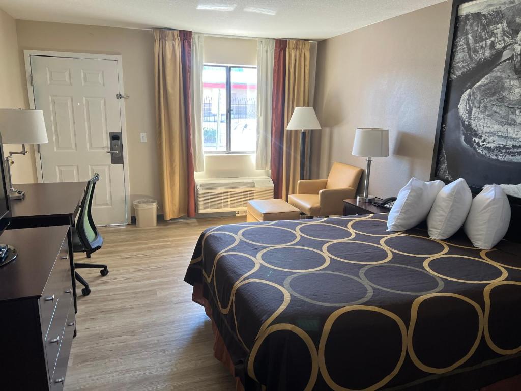 Super 8 by Wyndham Tucson/Grant Road Area AZ, Tucson (updated