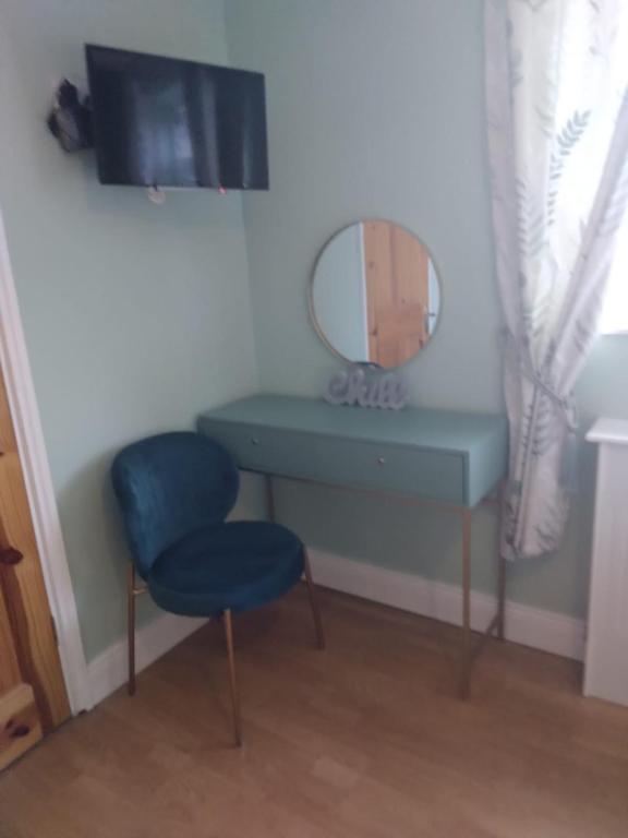TV a/nebo společenská místnost v ubytování Tess's Guest House R95K6N1 This Property is unsuitable for children under 12 years old