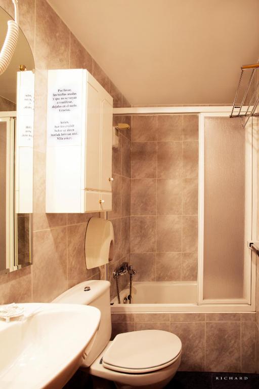 Koupelna v ubytování Hostal Musunzar