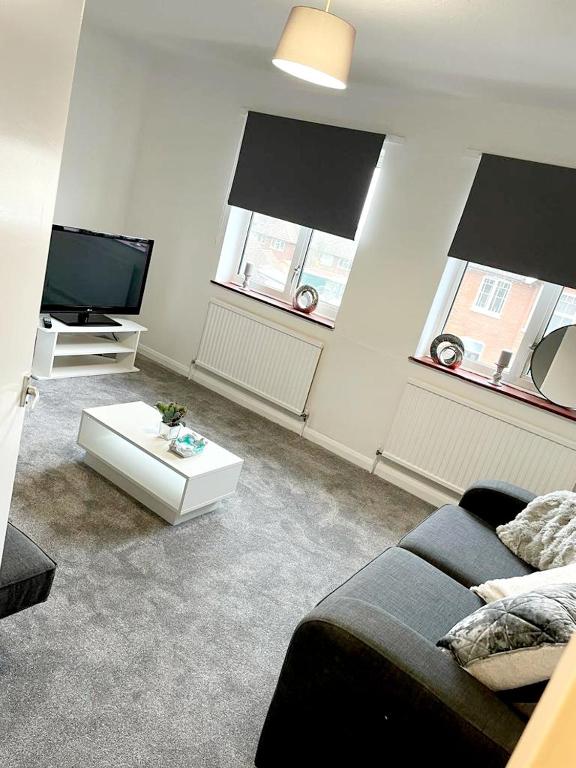 Two Bedroom Apartment, 10 Mins From Bexhill Seafront, Social Club On