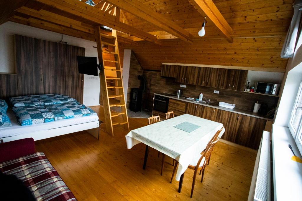 Postel nebo postele na pokoji v ubytování Statek U Kalinů