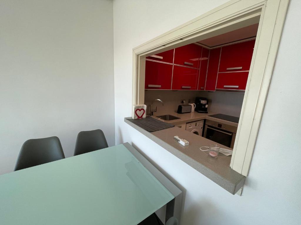 A kitchen or kitchenette at Little relax Marbella centro