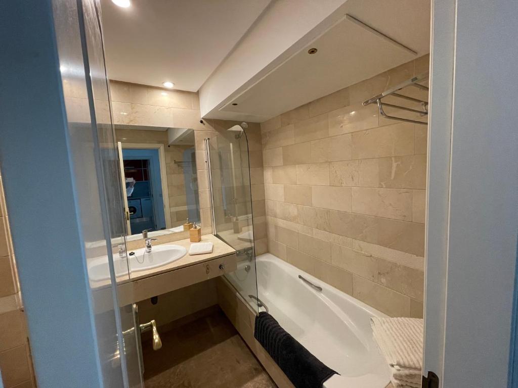 A bathroom at Little relax Marbella centro