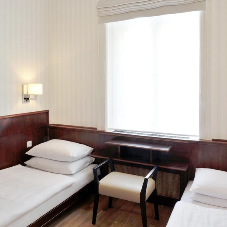 Postel nebo postele na pokoji v ubytování Hotel Kärntnerhof