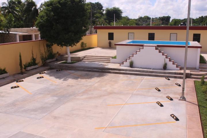 Bazén v ubytování Hotel La Piramide Izamal nebo v jeho okolí