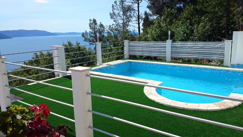 Bazén v ubytování Apartments Plavčić nebo v jeho okolí