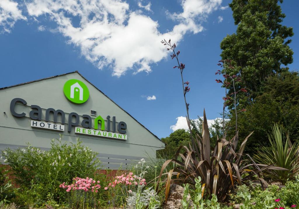 a building with the sign for a canadian hotel at Campanile Hotel - Basildon - East of London in Basildon