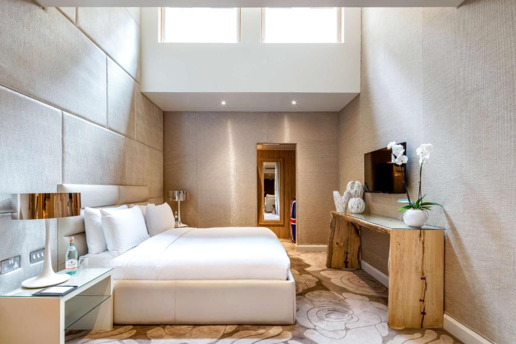 The May Fair, A Radisson Collection Hotel, Mayfair London - Studio Suite