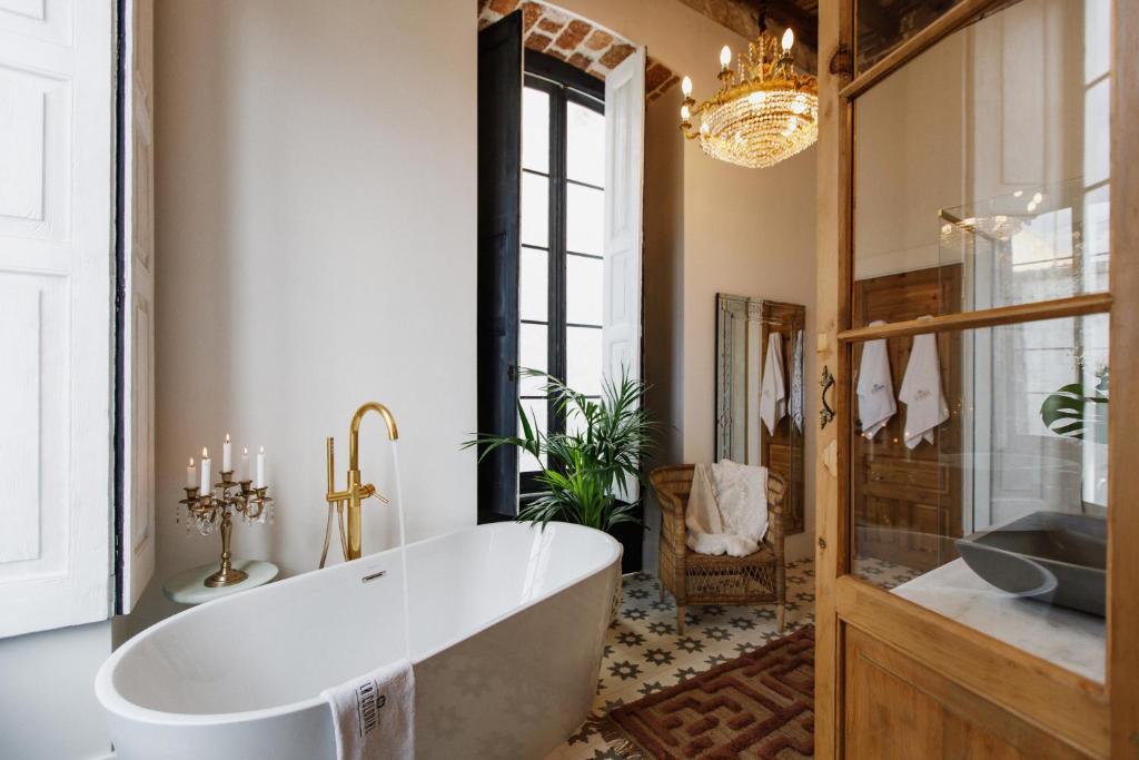 Koupelna v ubytování La Colonial Suites Apartamentos de Lujo