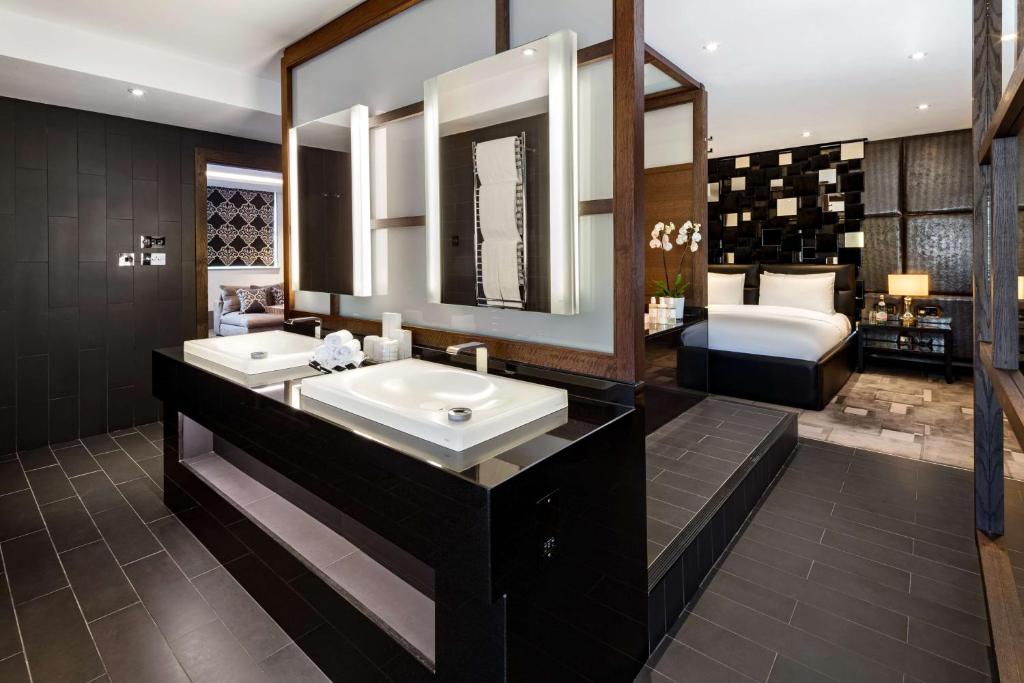 The May Fair, A Radisson Collection Hotel, Mayfair London - One-Bedroom Suite With Terrace