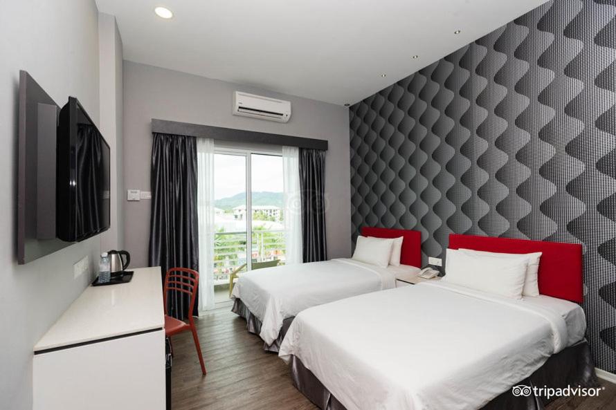 מיטה או מיטות בחדר ב-Cenang Plaza Beach Hotel