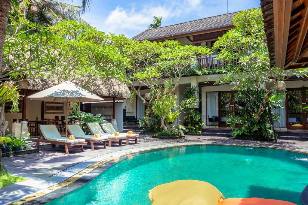 an image of a pool at a villa at Lumbung Sari Ubud Hotel in Ubud