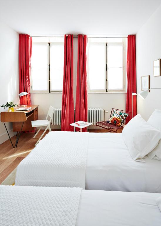 Postel nebo postele na pokoji v ubytování Hotel des Galeries