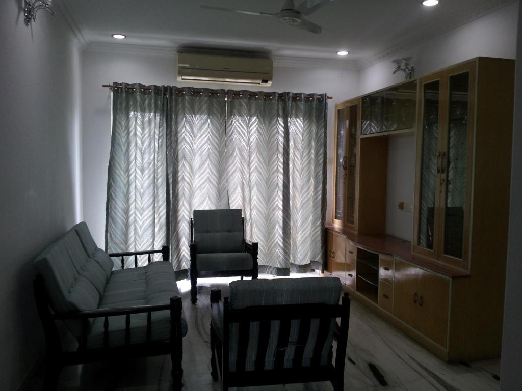 Posezení v ubytování Roshini Serviced Apartments