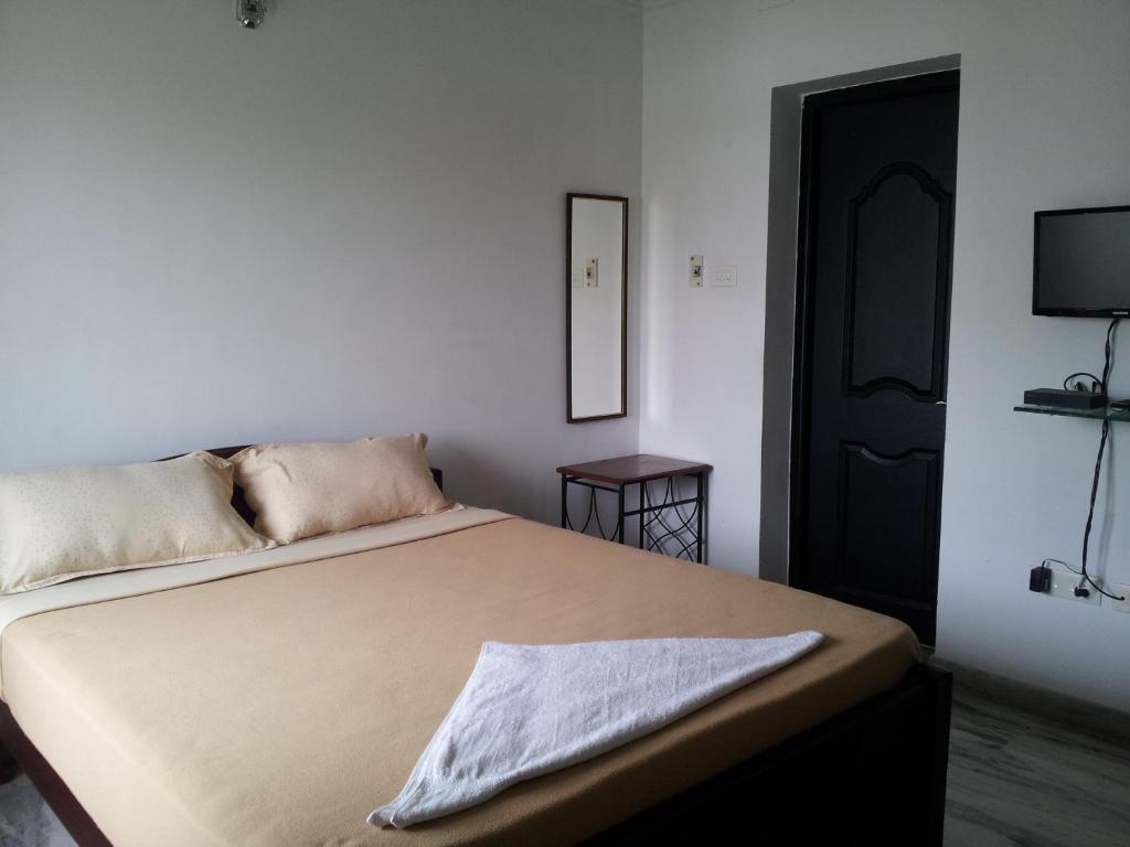 Postel nebo postele na pokoji v ubytování Roshini Serviced Apartments