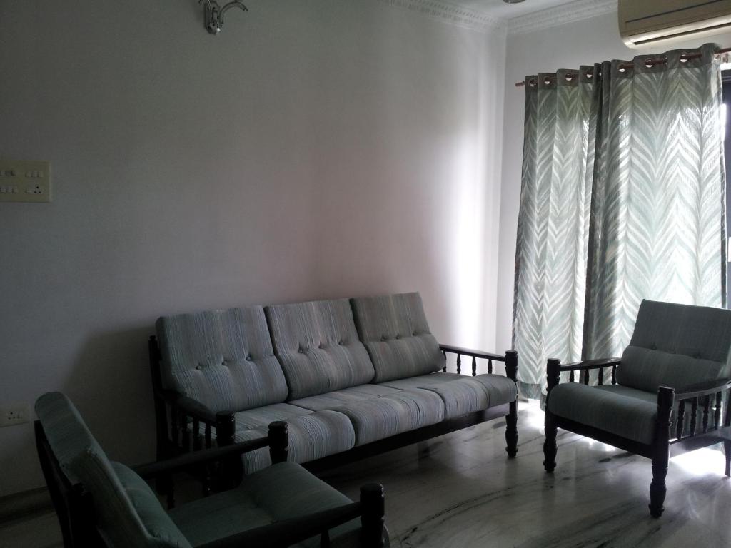 Posezení v ubytování Roshini Serviced Apartments