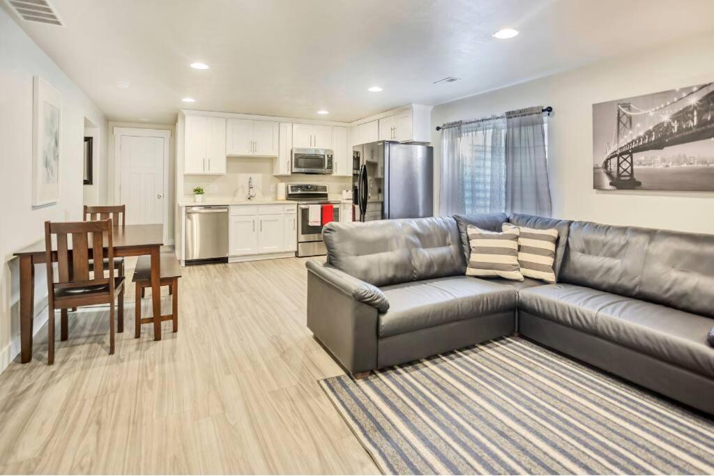 New Furnished 2Bd Apt! Great for Long Stays - Housity
