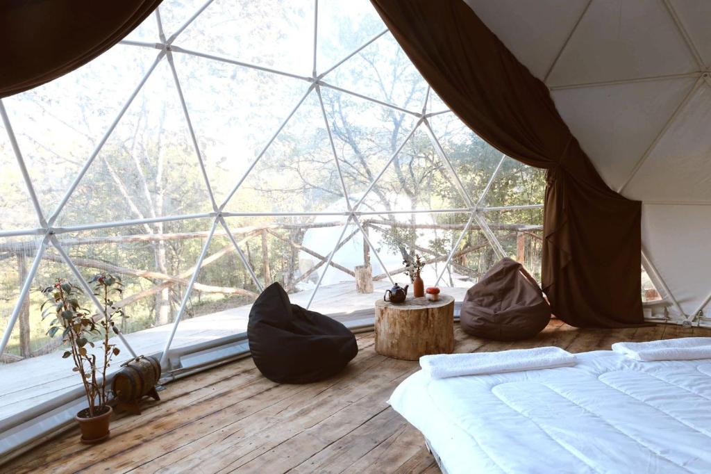Postel nebo postele na pokoji v ubytování Elsesi Racha Glamping