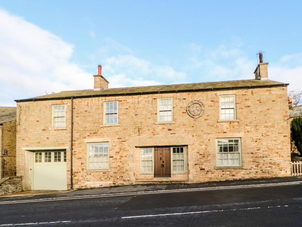 an old brick building on the side of a street at Monksmoor House in Middleton in Teesdale