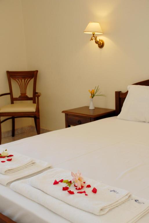 Postel nebo postele na pokoji v ubytování Aphrodite Hotel
