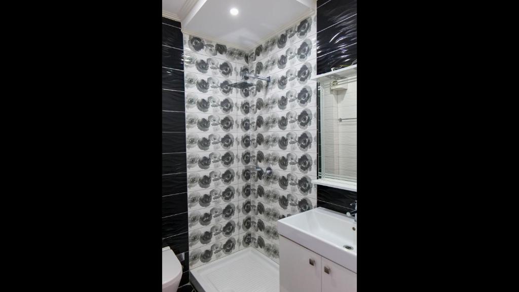 Sion Saranda Apartment 21 , a three bedroom apartment in the center of the city - Image 3