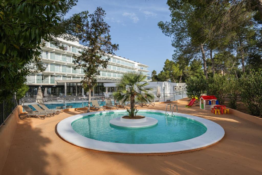 Els Pins Resort & Spa - Emar Hotels, Bahia de Sant Antoni ...