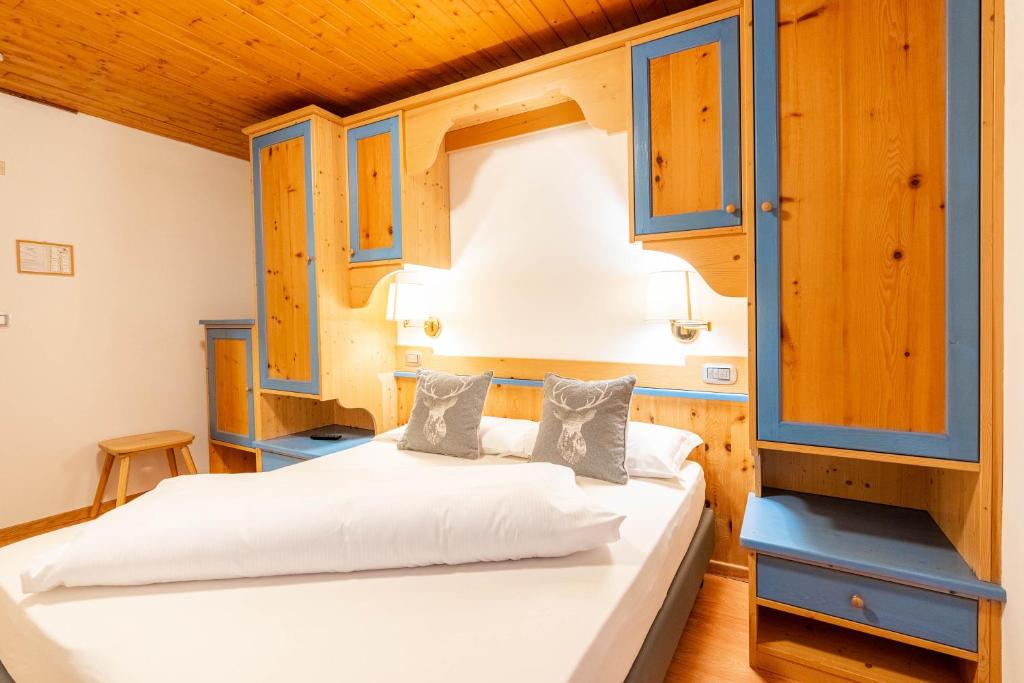 Postel nebo postele na pokoji v ubytování Albergo Dolomiti