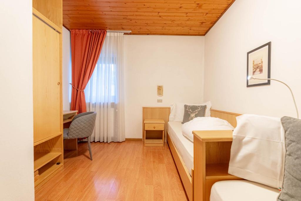 Postel nebo postele na pokoji v ubytování Albergo Dolomiti