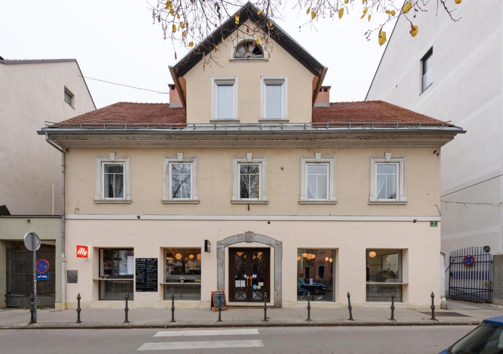 Budova, kde se hostel nachází