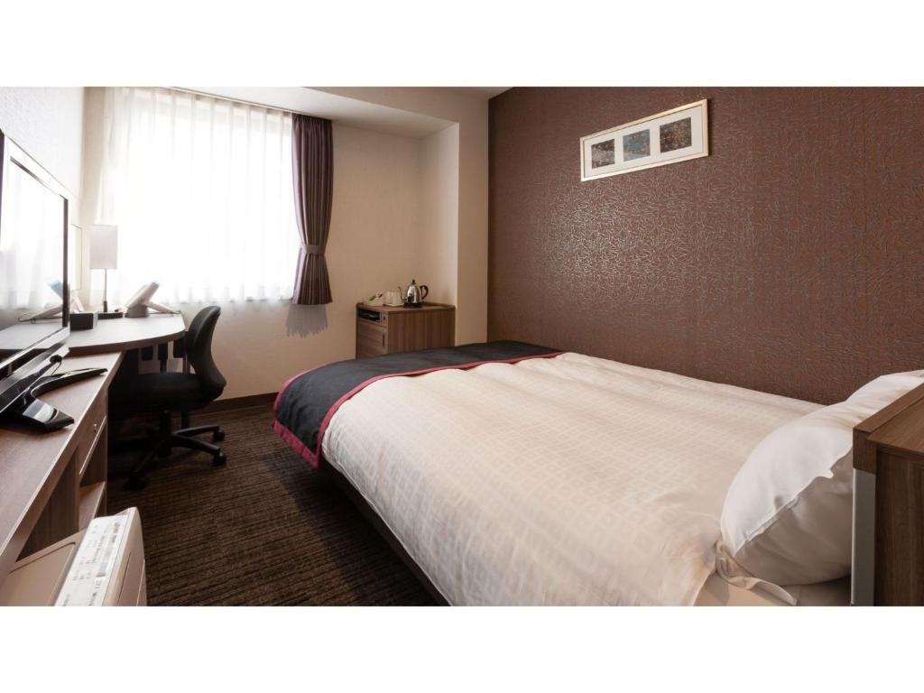 a hotel room with a bed and a desk at Onomichi Kokusai Hotel - Vacation STAY 87045v in Onomichi
