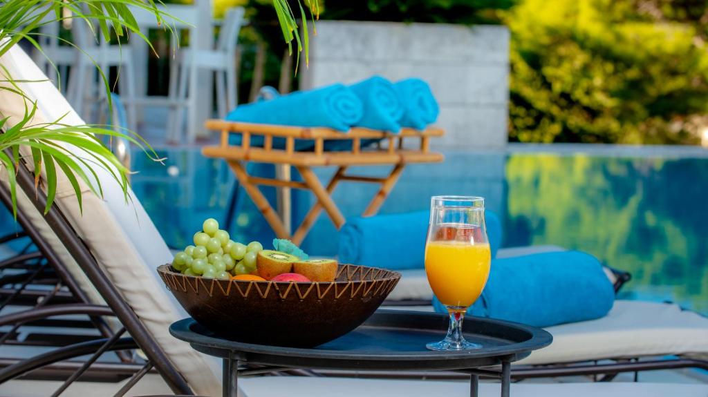 Bazén v ubytování Hotel Uvala nebo v jeho okolí