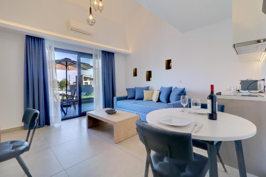 Theros Villas & Suites - 1