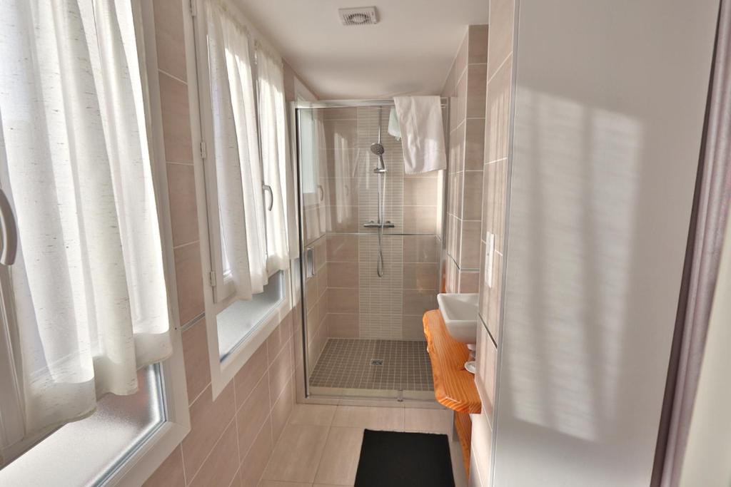 Le Relais Basque - Large Double Room