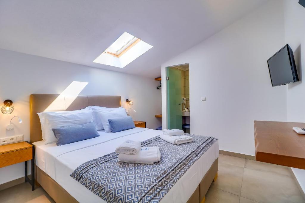 Theros Villas & Suites - 6