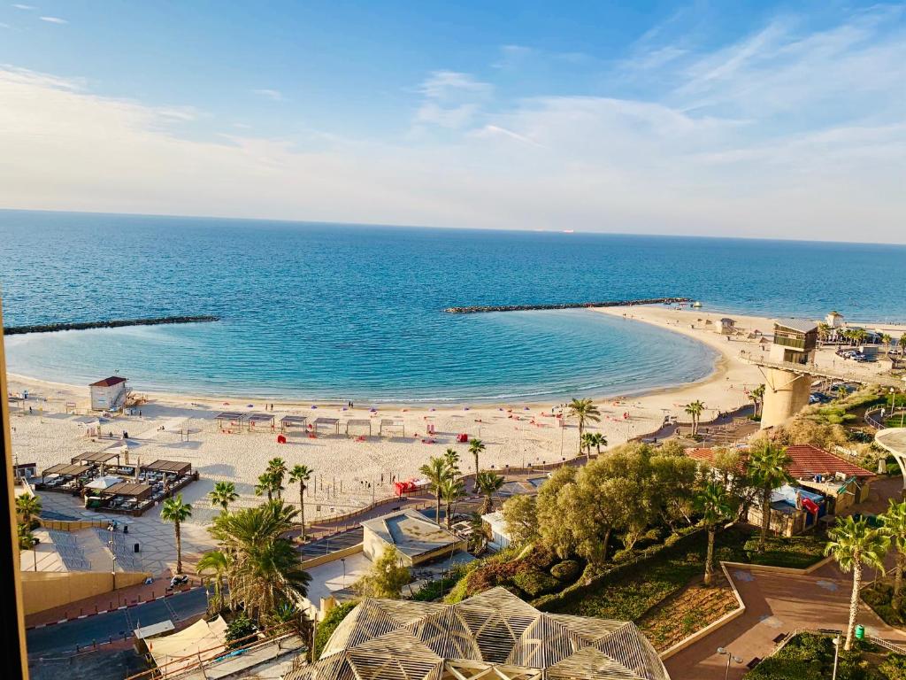 Royal on Beach - Housity