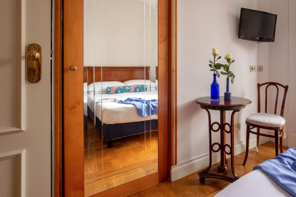 Postel nebo postele na pokoji v ubytování Hotel Emona Aquaeductus
