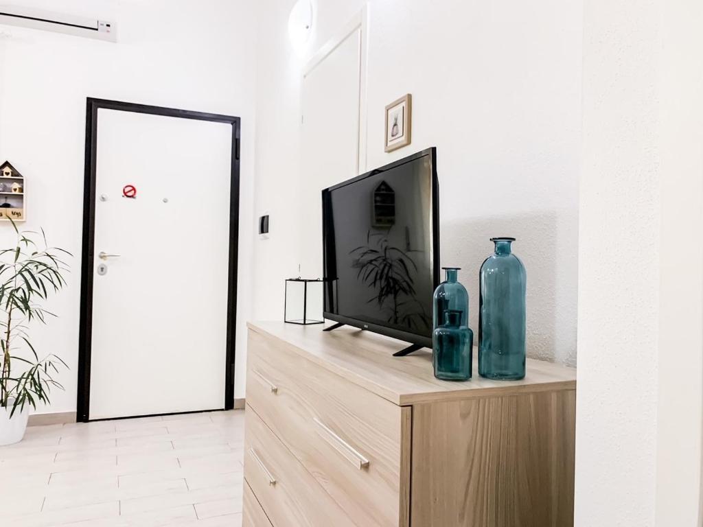 A television and/or entertainment centre at Nuova 27