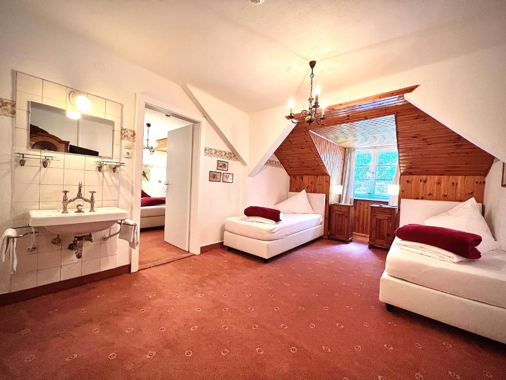Postel nebo postele na pokoji v ubytování Hotel Restaurant Grünwalderhof